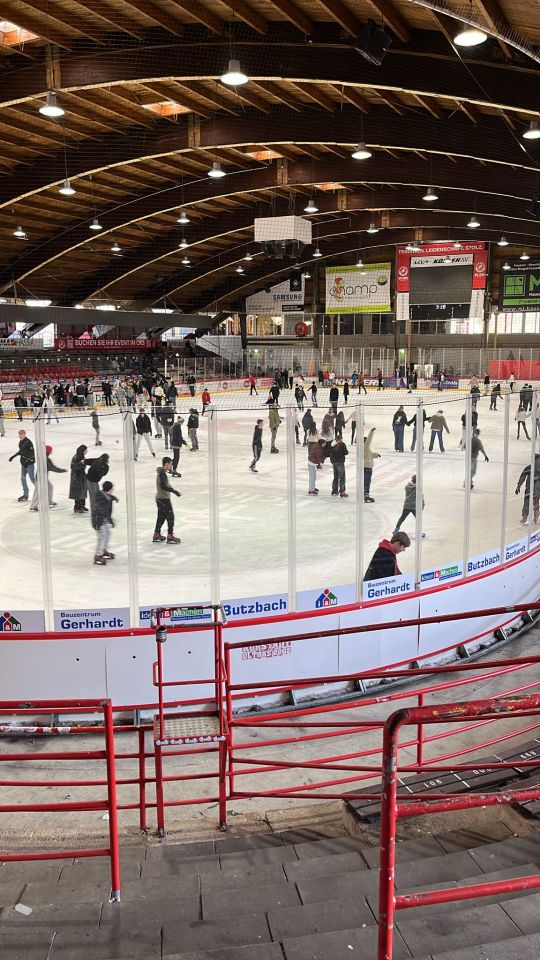 Unser Klassenausflug zur Eissporthalle Bad Nauheim 
