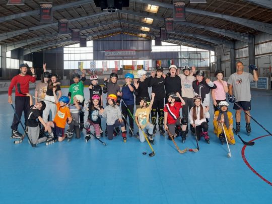 Inliner-Laufschule der Rhein-Main-Patriots begeisterte die Sportklassen-Kids