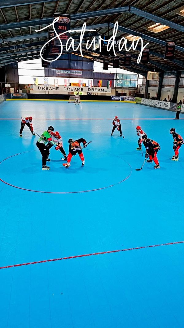 Vom Inlinehockeyfeld ins REWE Sammelheft- die Sportklasse strahlt!