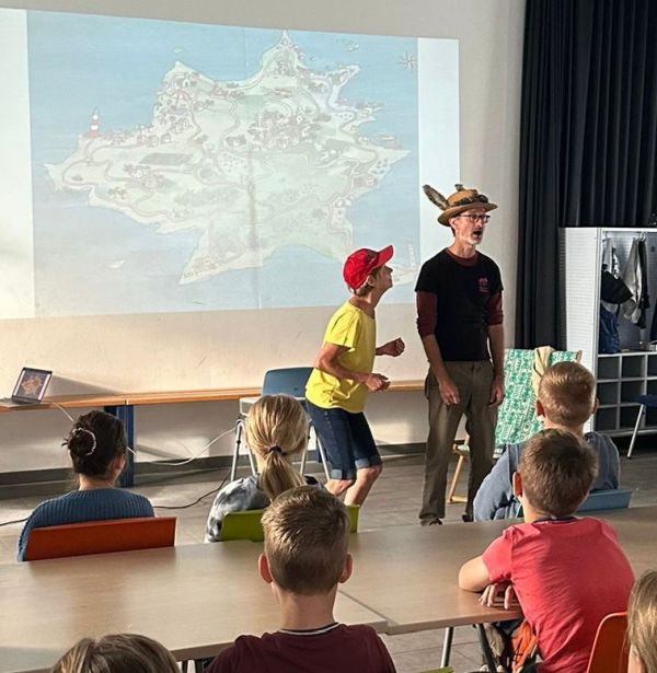 Szenische Lesung „Am Leuchtturm gibt es Erdbeereis“